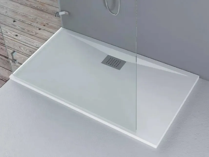 Surf, piatto doccia in acrilico di Kinedo, una soluzione confortevole con uno spessore di 4 cm.