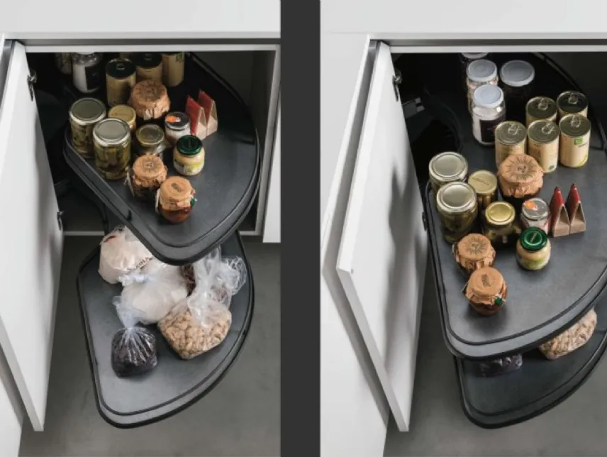 Base ad angolo con cesti girevoli di Stosa Cucine, per avere tutto a portata di mano