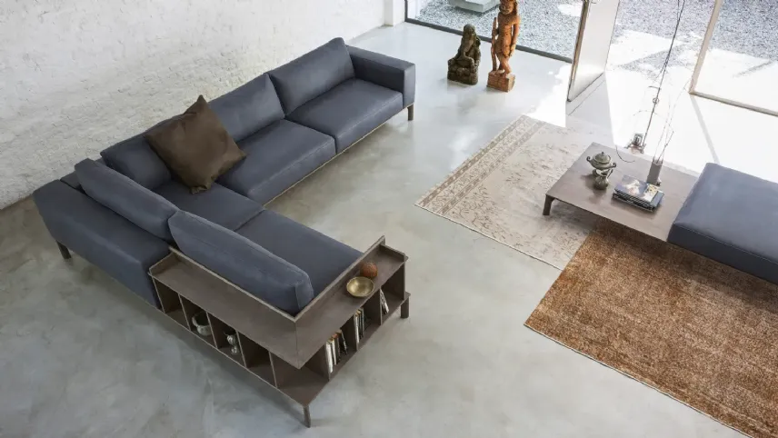 Divano ad angolo con libreria Leonard di Doimo Salotti
