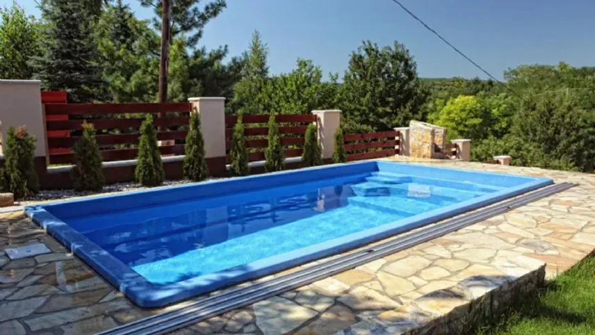 Solaris 550 di Aquacomet, piscina interrata