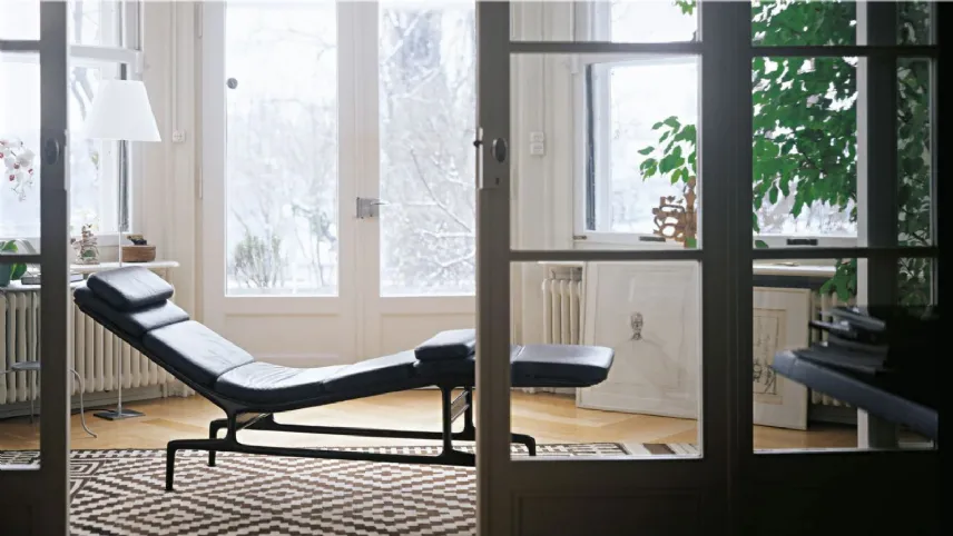 Vitra - Soft Pad Chaise: telaio in alluminio e rivestimento in pelle nera