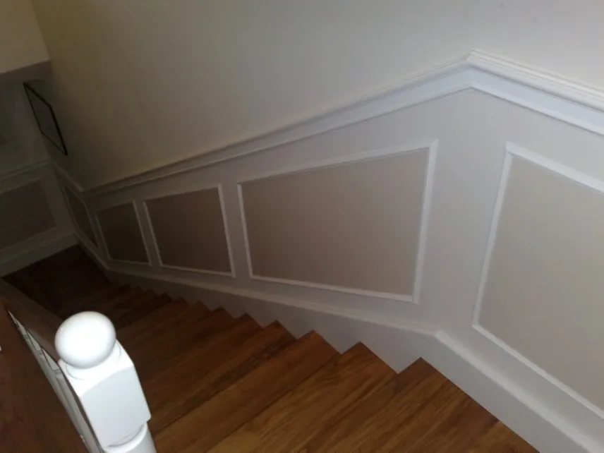 cornice in gesso a parete