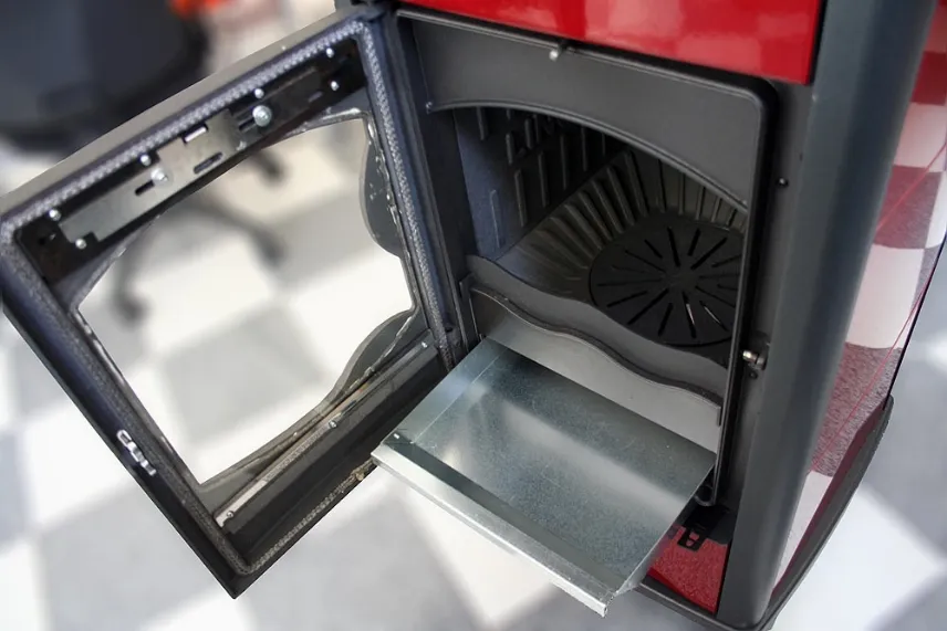 Camera di combustione di una termostufa a legna